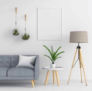 Få idéer til hvordan boligen kan indrettes på bolighimlen.dk. Indret efter din personlige stil. På billedet ser vi en flot stue med sofa, lamper og planter. 