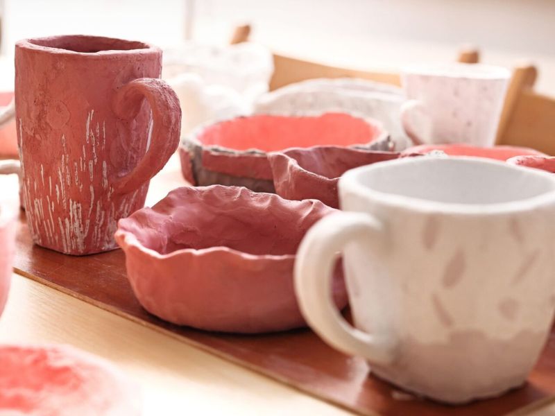 Håndlavet keramik i rød og hvid
